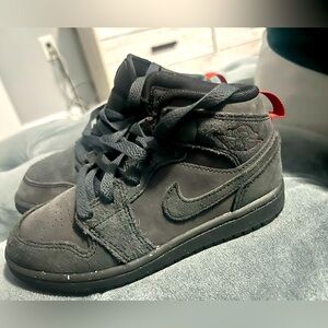 Stylish Kids High-Top Sneakers in Gray